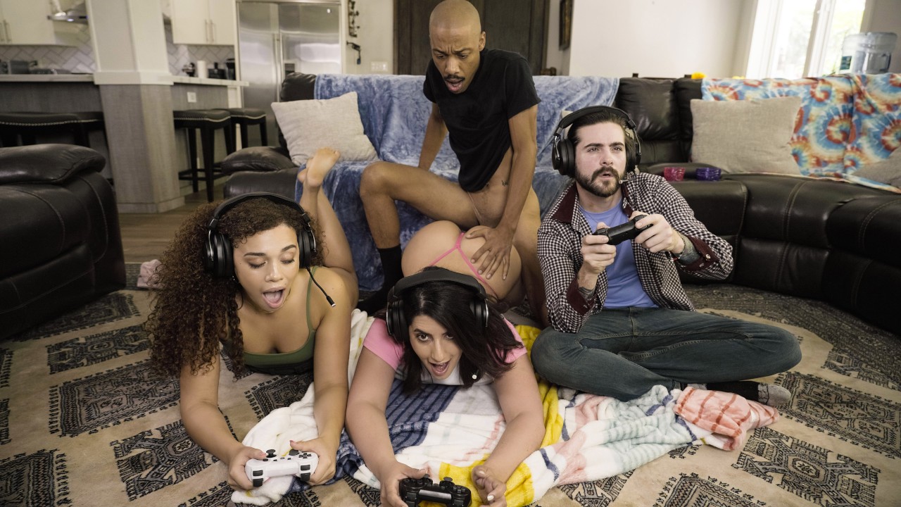 Co-op Mode Fuck for Gamer Girls – Willow Ryder, Sarah Arabic, Johnny Love, Dwayne Foxxx – RK Shorts