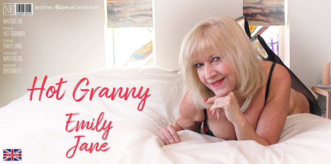 Hot British Granny Emily Jane plays with herself in bed – Emily Jane – Mature NL