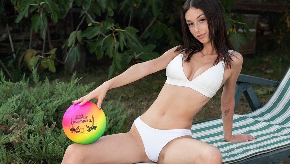 Shania takes her bikini off while Sun Tanning – Shania Vega – Teen Dreams